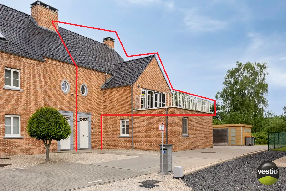 RUSTIG GELEGEN RUIME DUPLEX VAN 178M² NABIJ CENTRUM MUNSTERBILZEN. foto {{pictureIndex}}