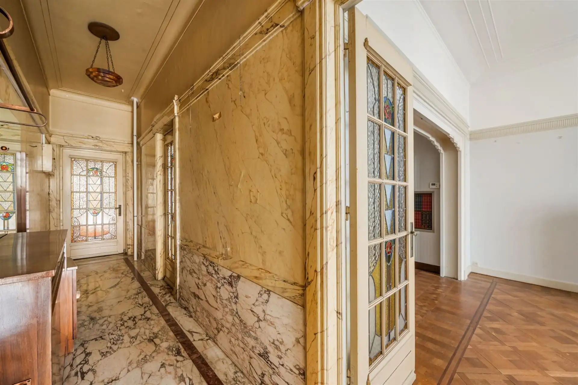 Ruime herenwoning met garage en 8 slk! foto 4