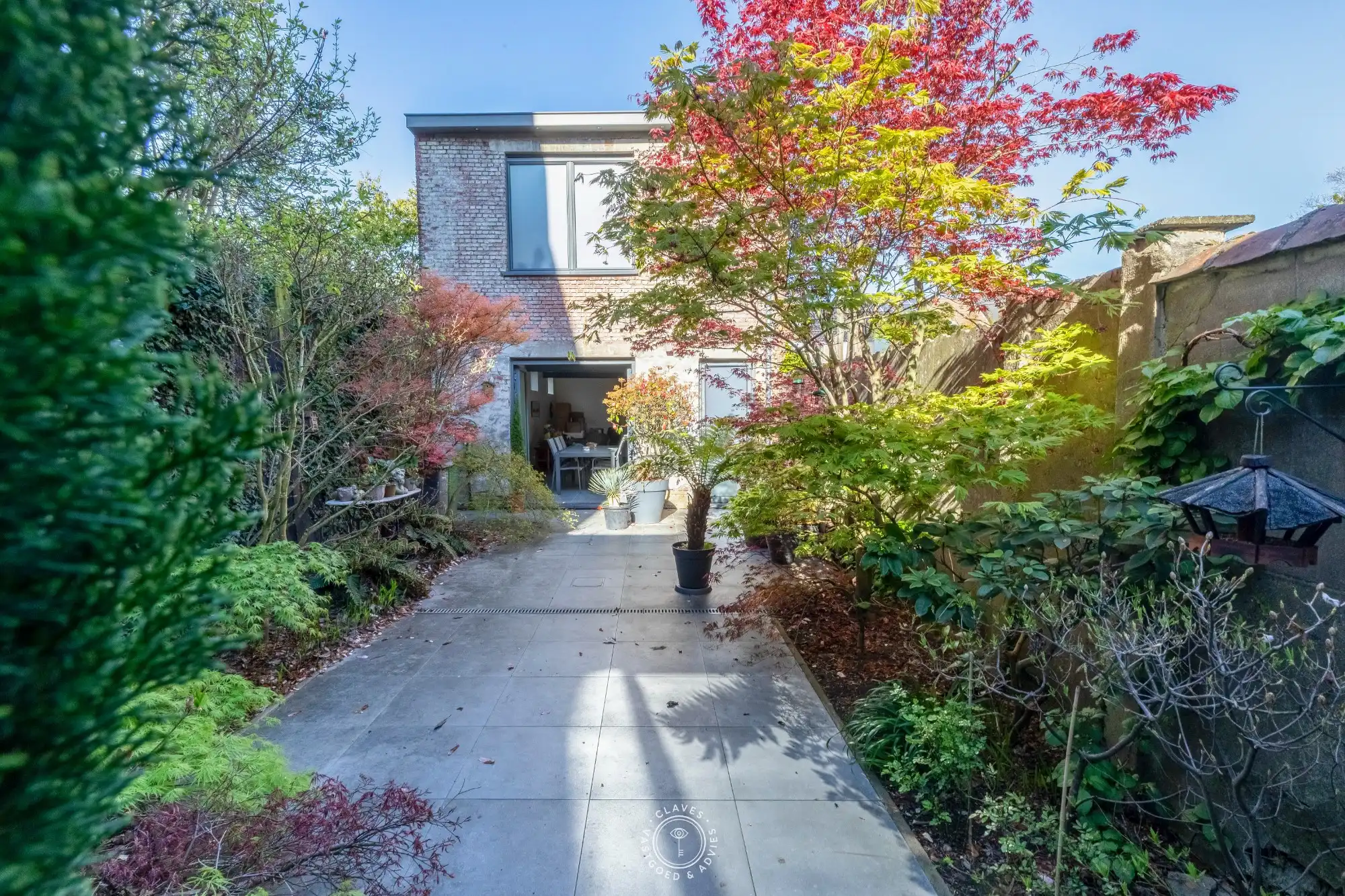 Uniek gerenoveerd herenhuis met multifunctioneel bijgebouw foto 2