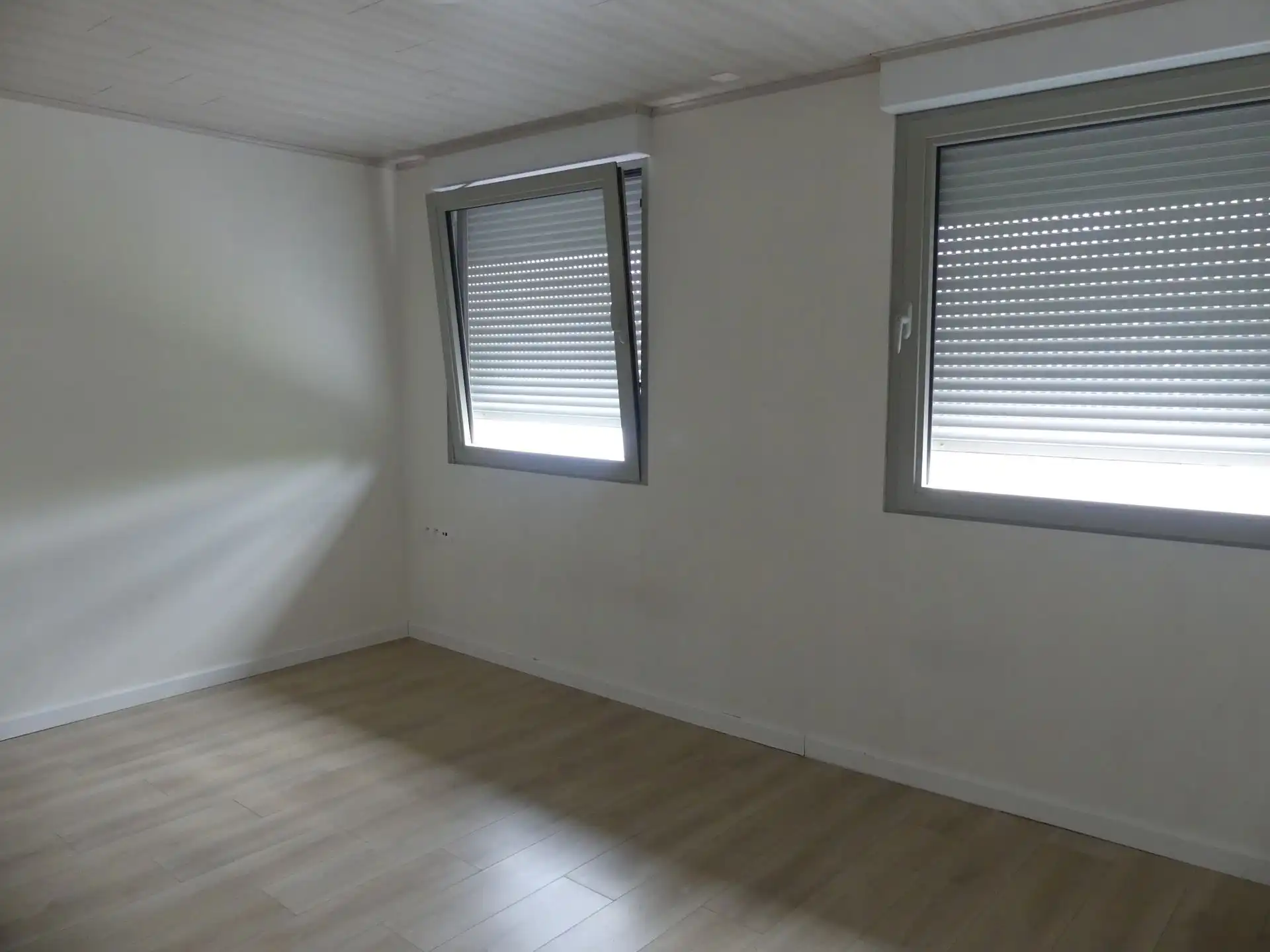 Instapklare gezinswoning met 3 slaapkamers en garage! foto 14