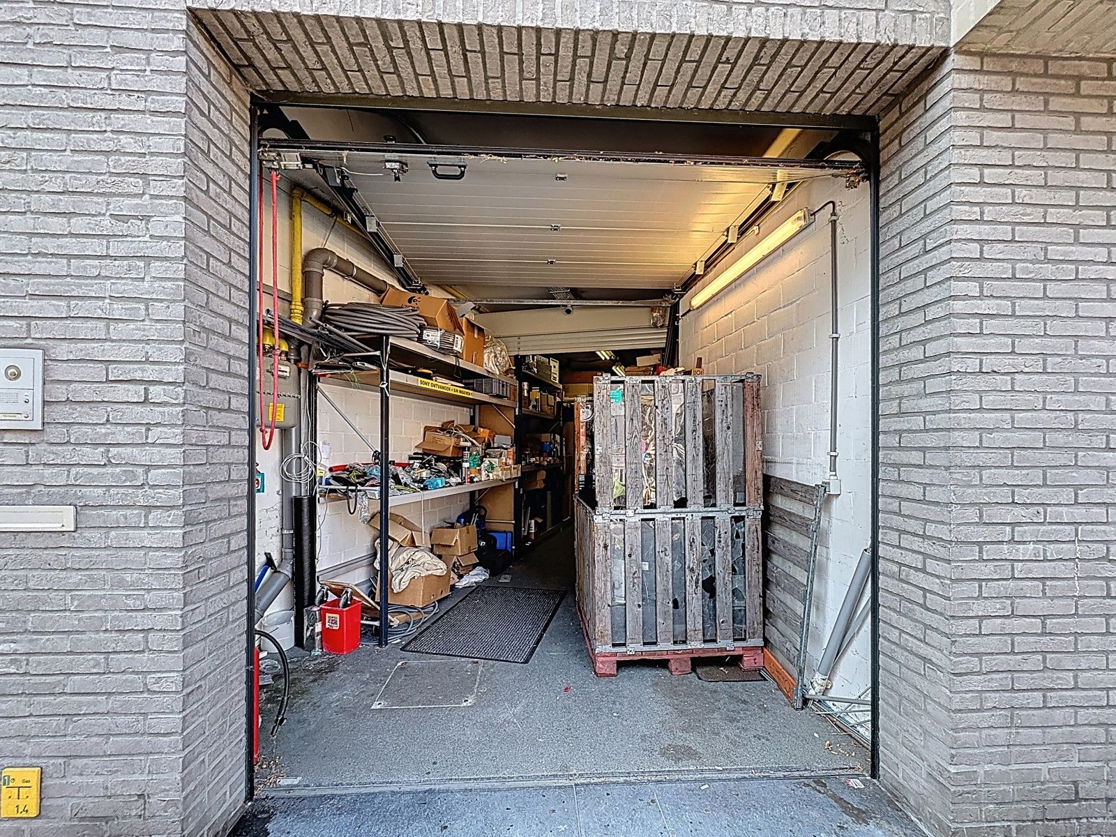 Commercieel Pand met Grote Visibiliteit vlakbij Bredabaan foto 22