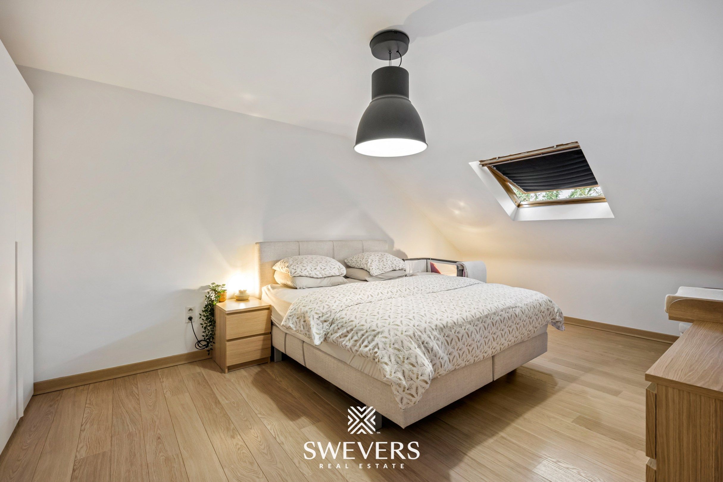 Hoogwaardig duplexappartement met zonnig terras op de bruisende Vennestraat in Genk  foto 11