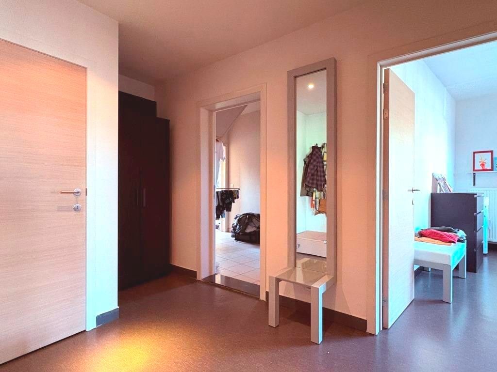 Duurzaam en sterk visueel gelegen gebouw met kantoren, een groot appartement en 3 standplaatsen. foto 21