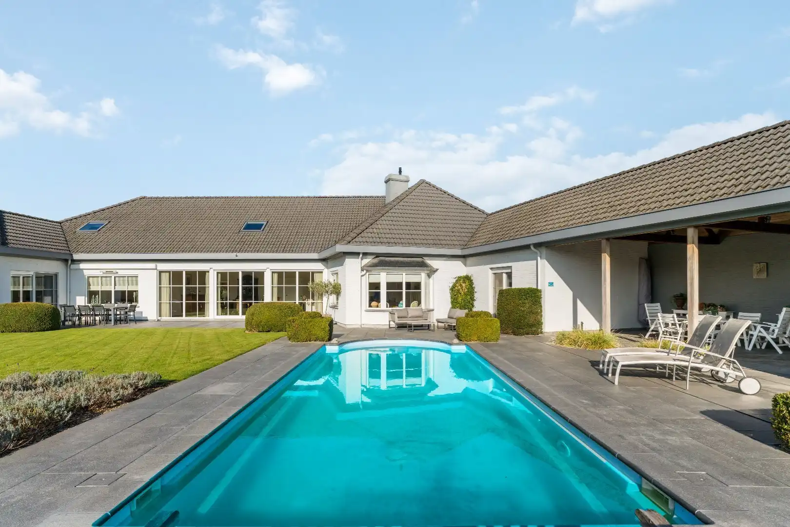 Luxueuze villa met zwembad foto 3