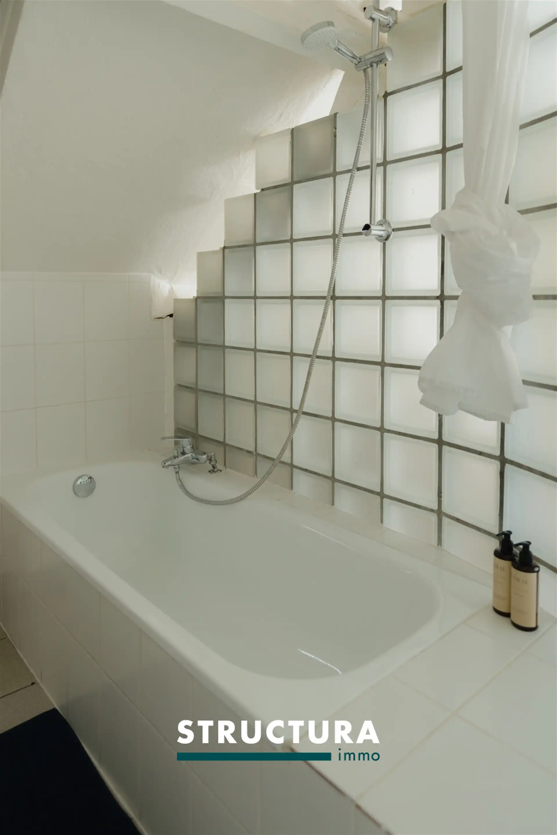 Bemeubelde loft op centrale ligging foto 9