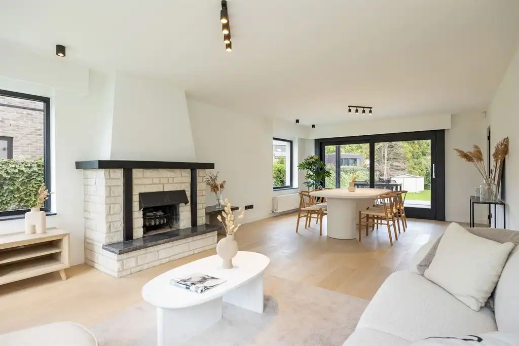 Stijlvol gerenoveerde villa met ruime tuin foto 4