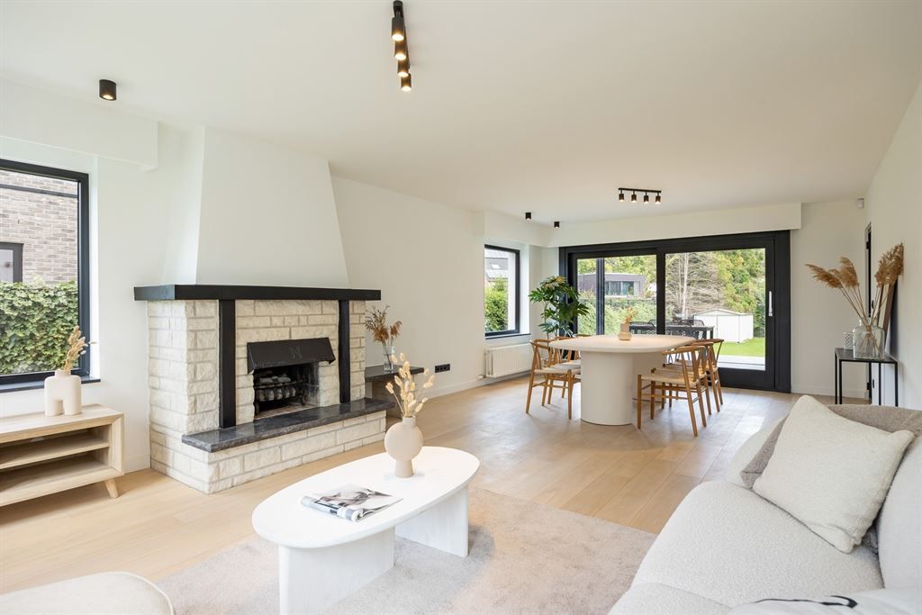 Stijlvol gerenoveerde villa met ruime tuin foto 4