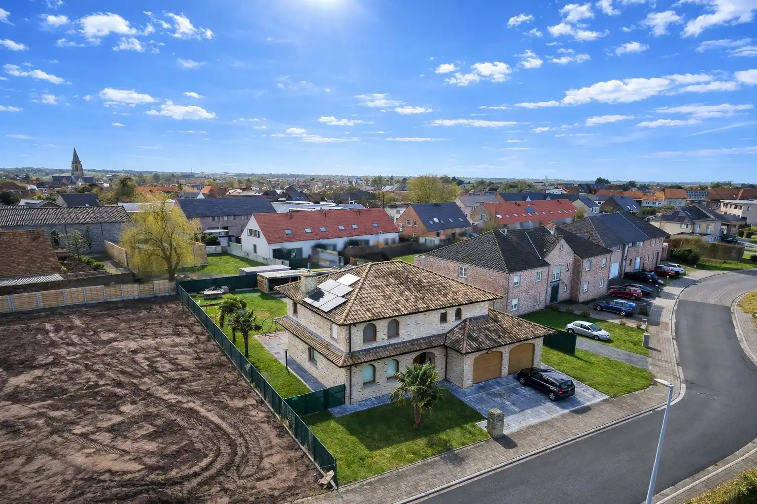 Moorslede – Villa in Spaanse stijl met dubbele garage en 4 slaapkamers foto 2
