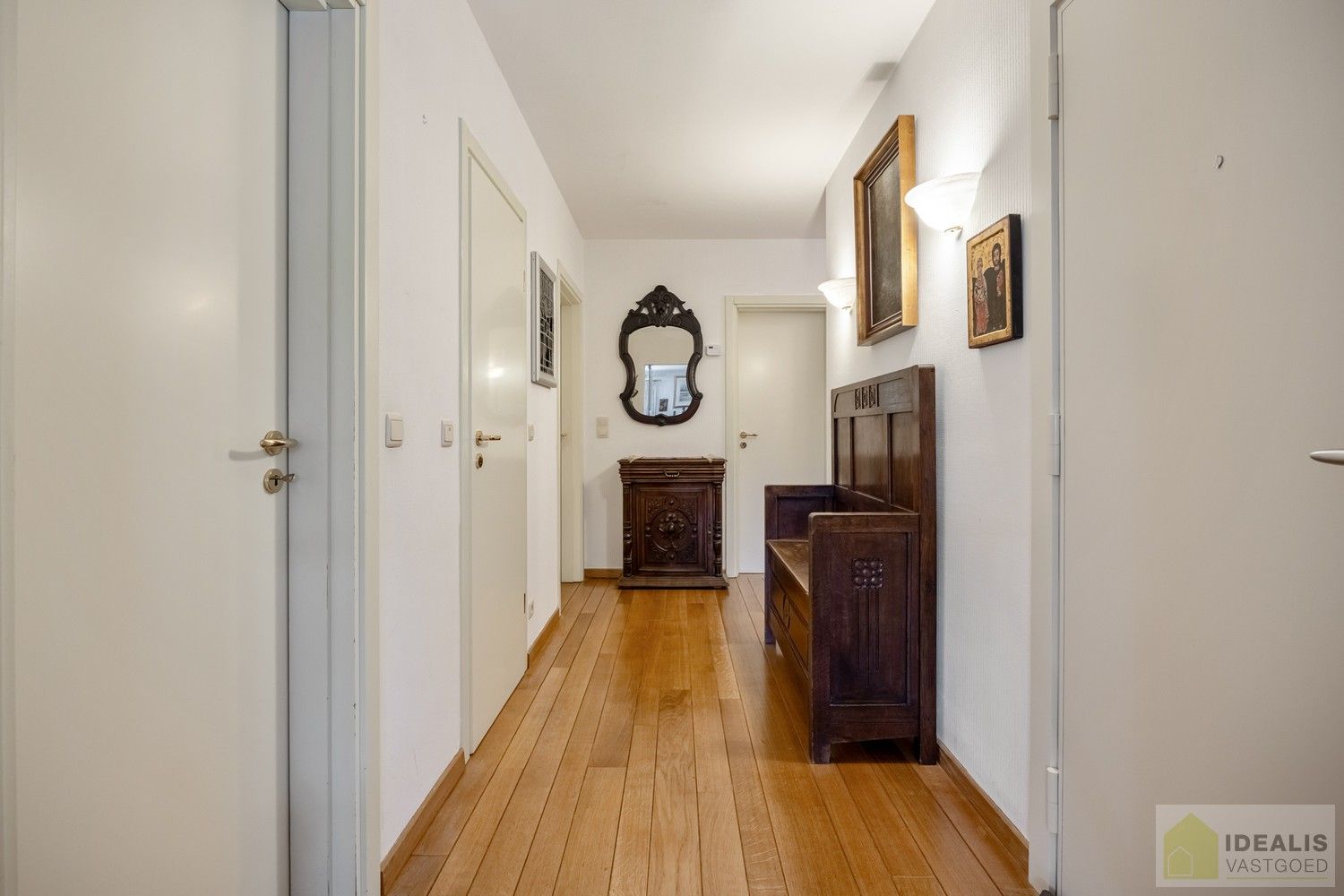 IDEALIS VASTGOED – RUIM INSTAPKLAAR APPARTEMENT IN KLEINSCHALIGE RESIDENTIE MET LICHTRIJKE LEEFRUIMTE, OPEN KEUKEN, HEERLIJK OVERDEKT TERRAS, 3 SLAAPKAMERS, BADKAMER, FIJNE WASPLAATS/BERGING EN INPANDIGE GARAGE OP EEN UITERST GUNSTIGE LOCATIE MIDDEN IN HET CENTRUM VAN PELT!! ZEER GESCHIKT VOOR KANDIDATEN OP ZOEK NAAR INSTAPKLAAR APPARTEMENT foto 4