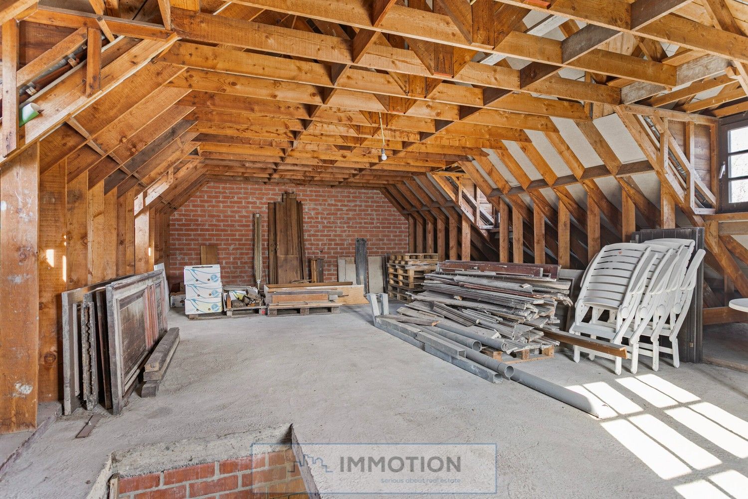 Unieke burgerwoning met bijgebouw en tuin foto 28