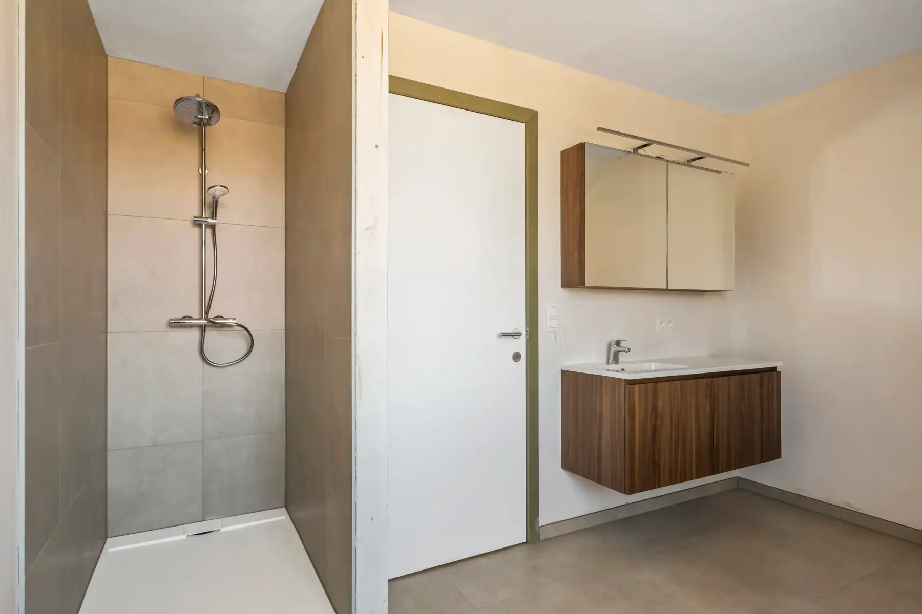 Ruime energiezuinige woning met open zicht te Gistel. foto 6