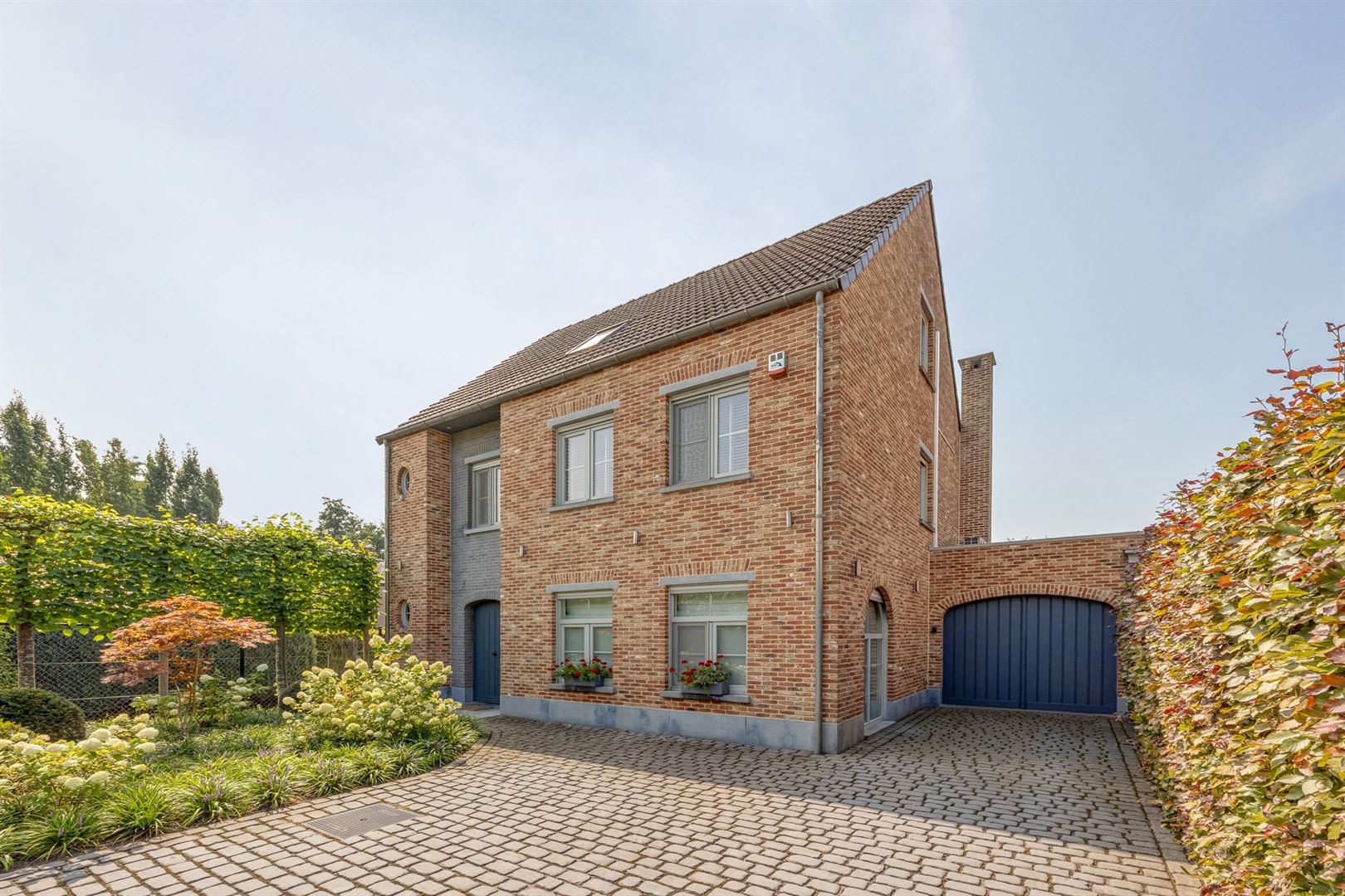Ruime luxe woning met zwembad in Kapellen foto {{pictureIndex}}