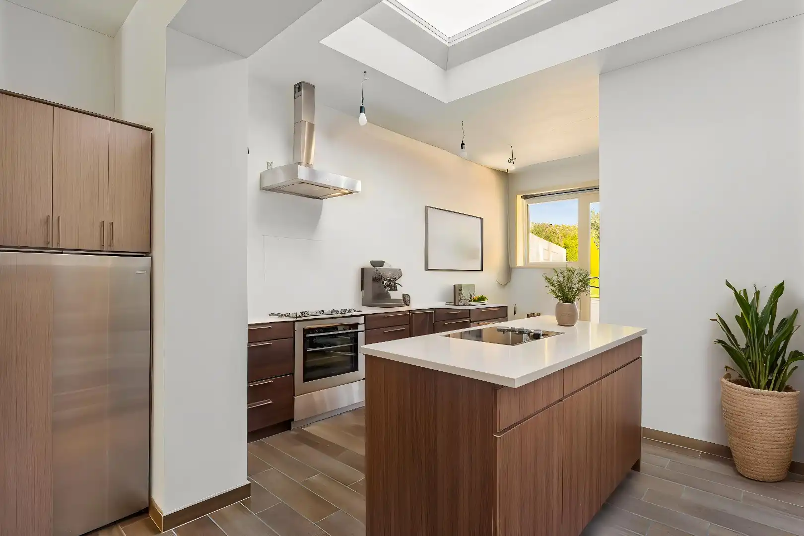 Grotendeels gerenoveerde woning met 2 slaapkamers, ruime zolder en tuin te Menen foto 9