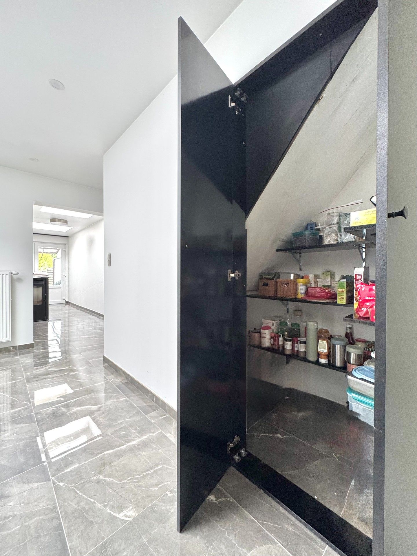 INSTAPKLARE WONING MET TUIN & GARAGE EN UITWEG foto 12