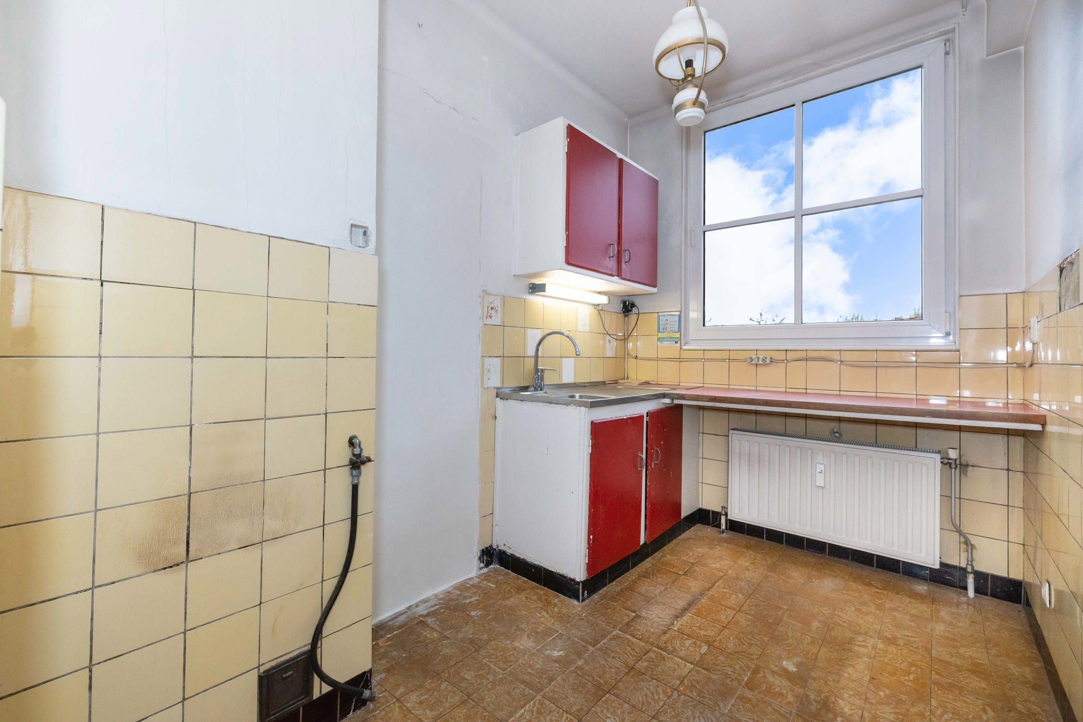 Appartement met 2 slaapkamers + terras : te renoveren foto 5