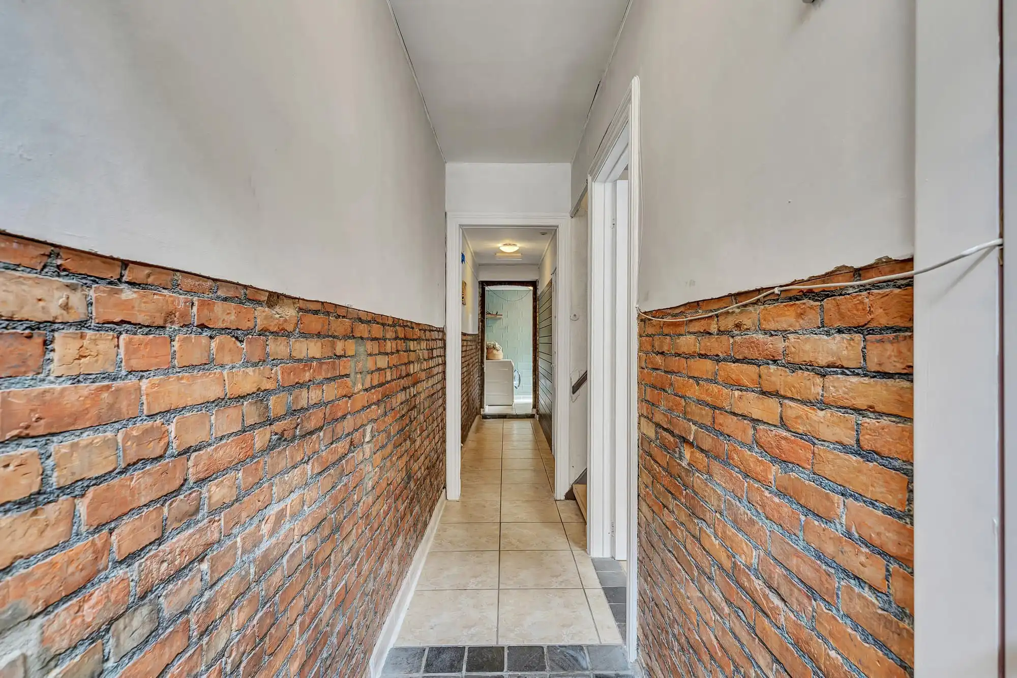 Instapklare rijwoning met 4 slpks, 2 badkamers en terras foto 3