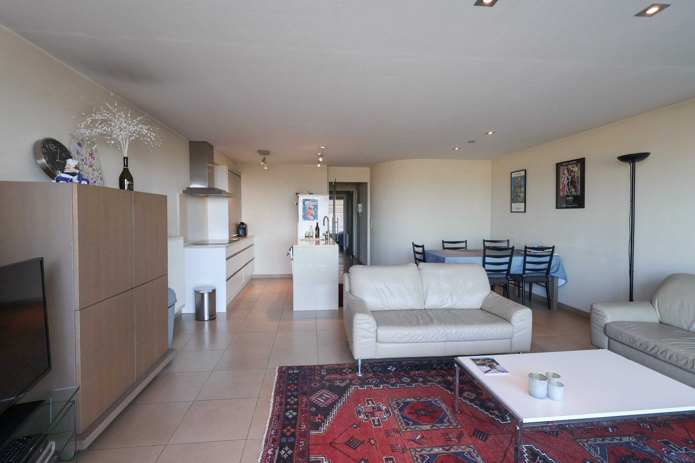 Appartement te huur met frontaal zeezicht op de dijk van Oostduinkerke! foto 3
