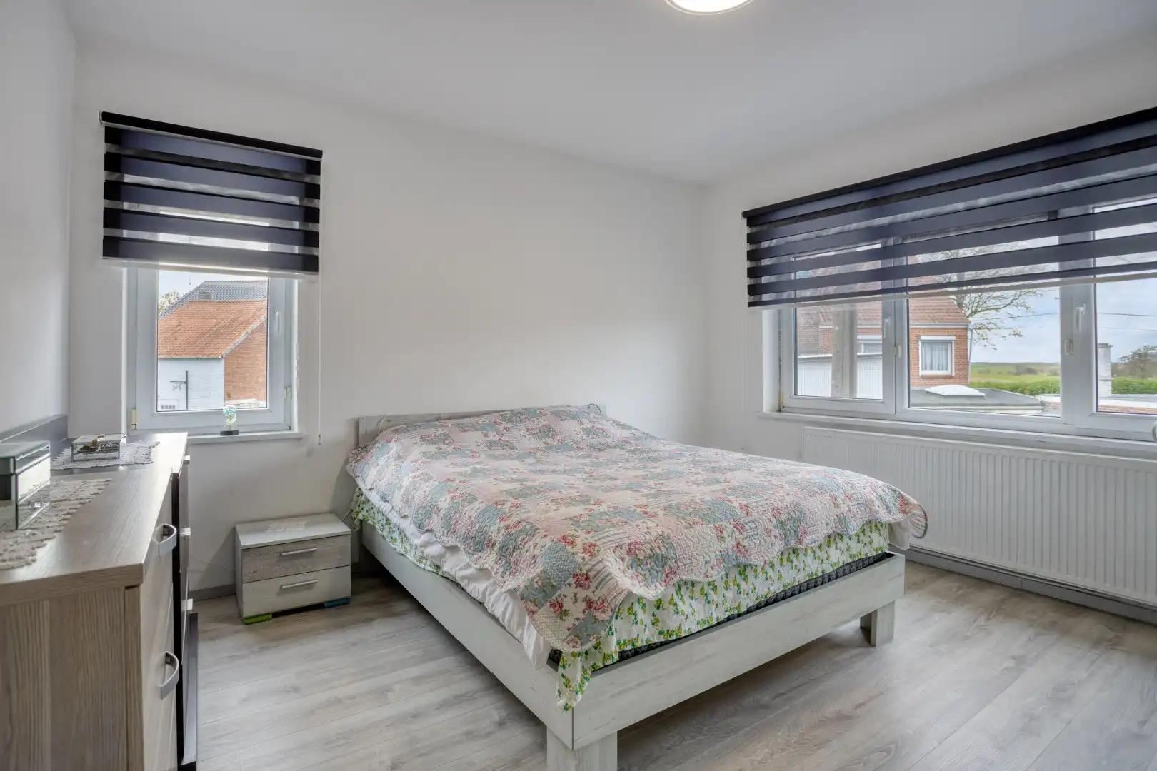 Rustig gelegen, vernieuwde woning met 4 slaapkamers en grote tuin foto 11