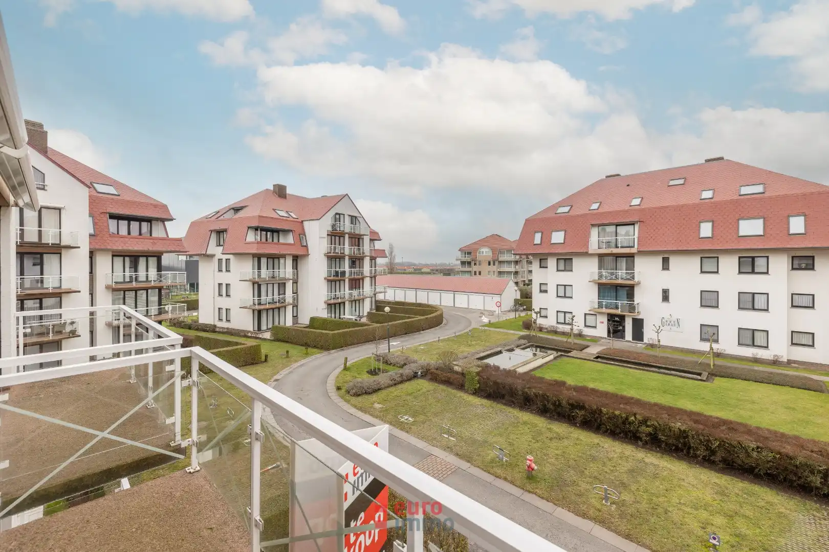 Zuidgericht appartement met terras in groen en autoluw domein nabij zee foto 13