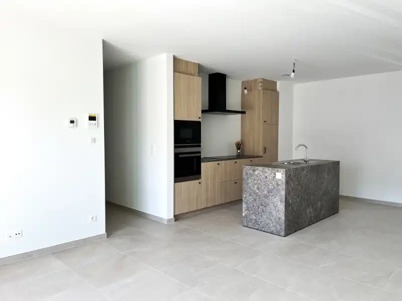 App met 2  slpkm, garage en kelderberging foto 5