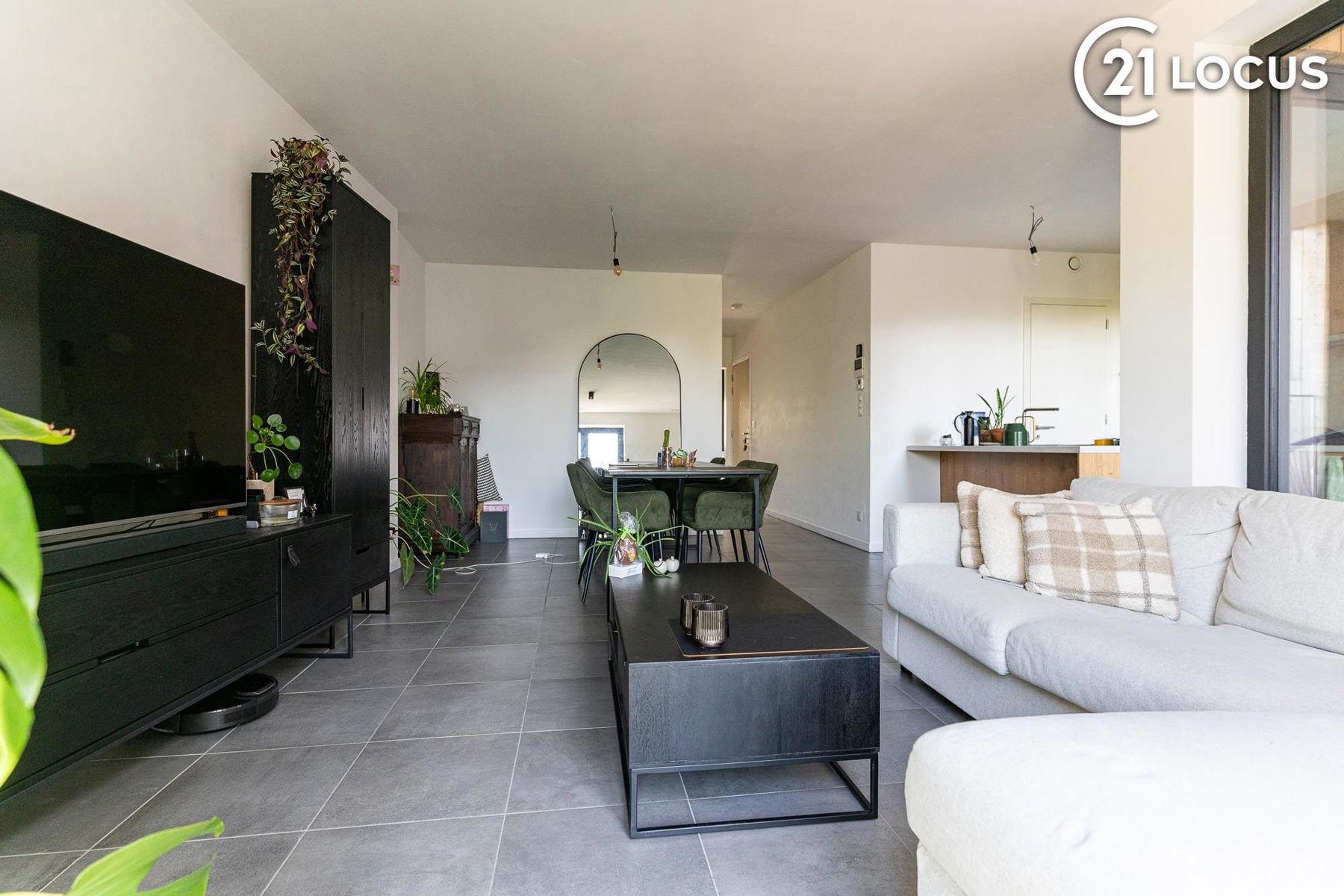 Comfortabel 2-slpk app. met terras & parking in Melsele foto 4