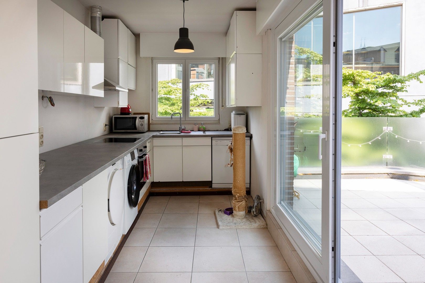Opbrengsteigendom met handelsgelijkvloers & 2 appartementen. foto 9