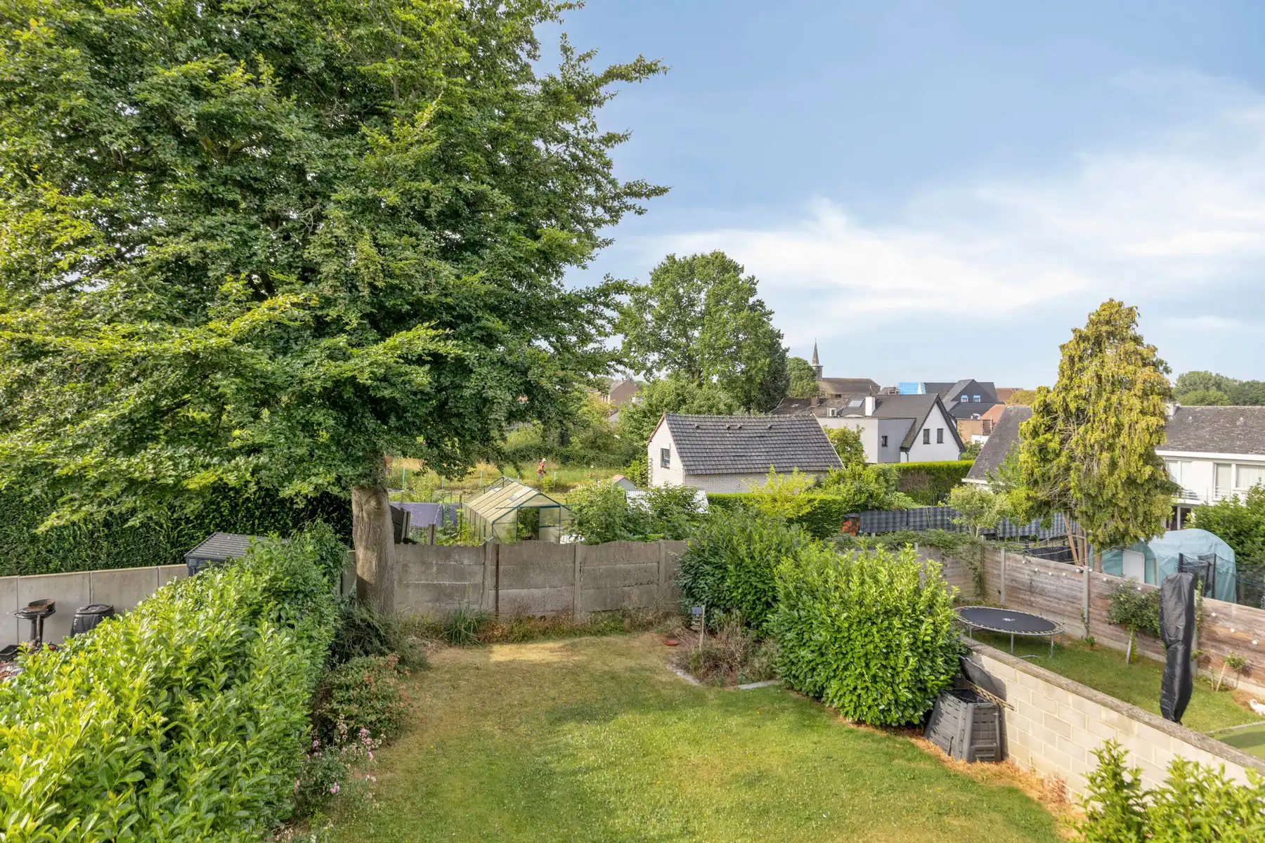 Ruime familiewoning (HOB) met garage en tuin! foto 16