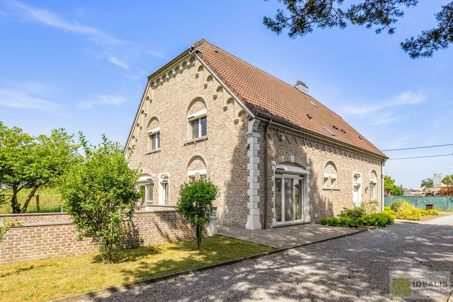 ZEER RUIM OPGEZETTE (360m²!) EN KNAP AFGEWERKTE EENGEZINSWONING OP RUSTIGE LOCATIE MET MAAR LIEFST 8!! SLAAPKAMERS foto 3