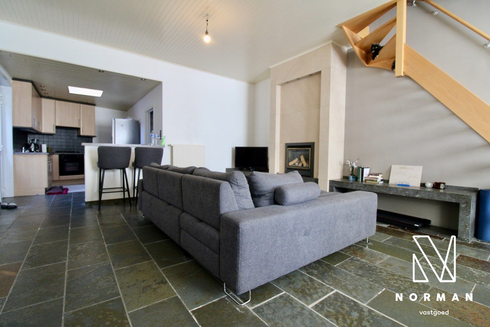 Instapklare woning in rustige straat te Rumbeke foto 2
