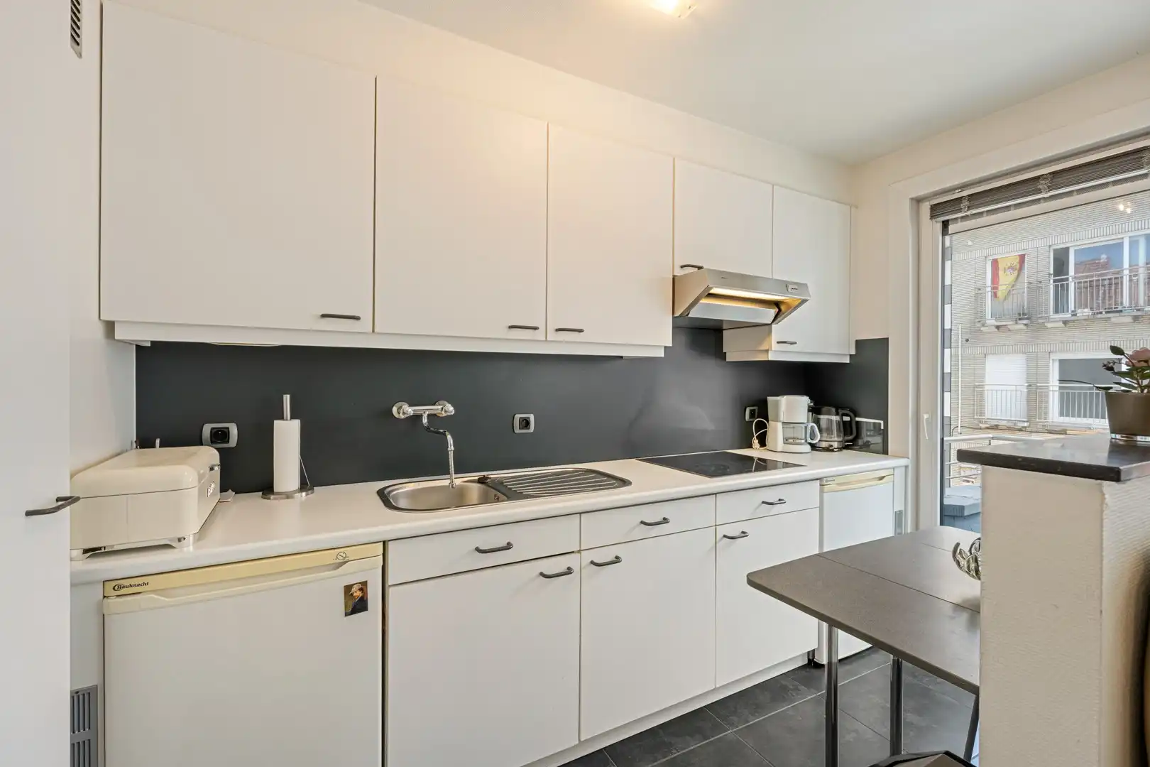 BREDENE | Instapklaar appartement vlak bij het strand met 2 slaapkamers en staanplaats foto 7