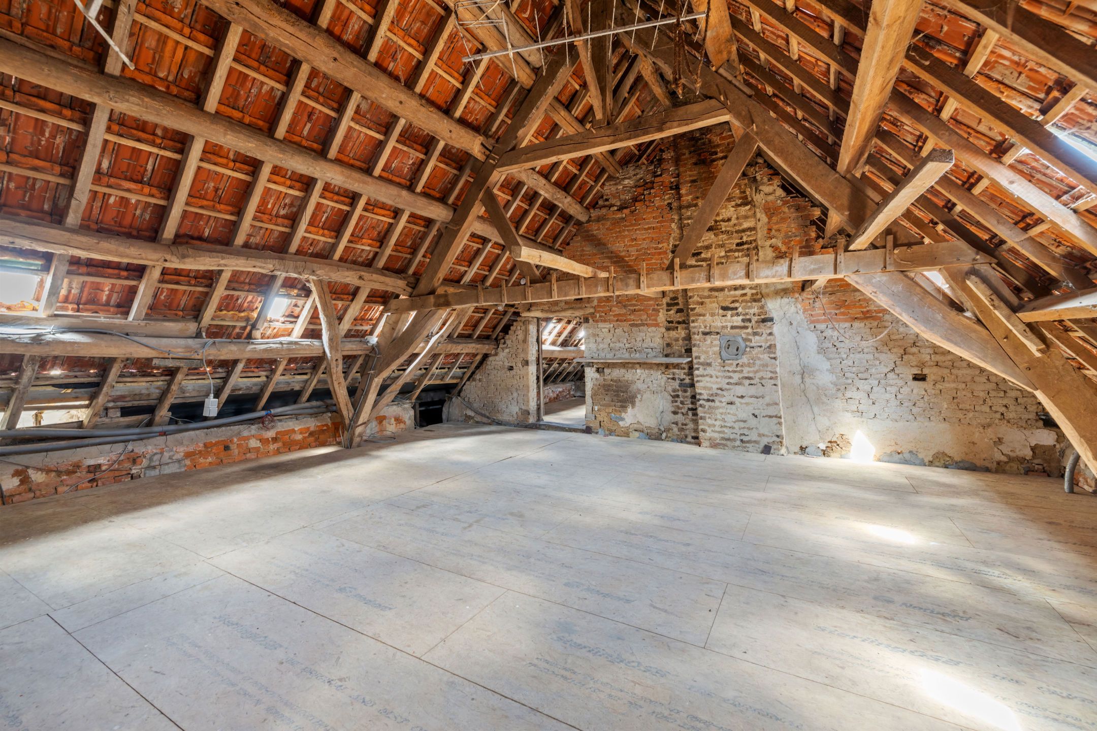 Te renoveren hoeve met schuur, loods en prachtige zichten foto 16
