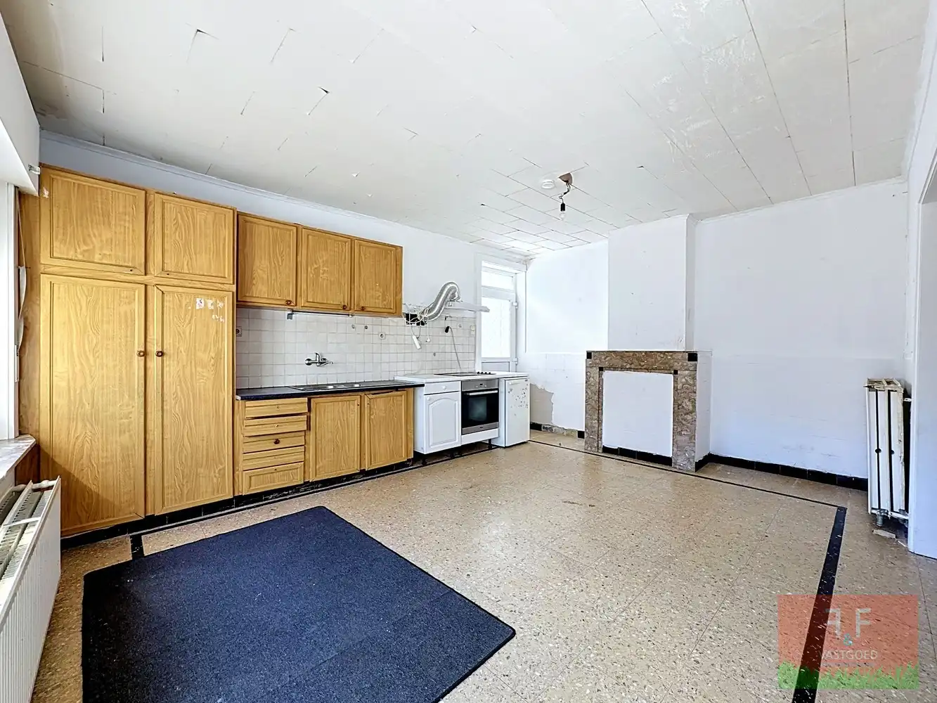 Open bebouwing met 6 slaapkamers, 3 badkamers, inpandige garage en ruime tuin foto 4
