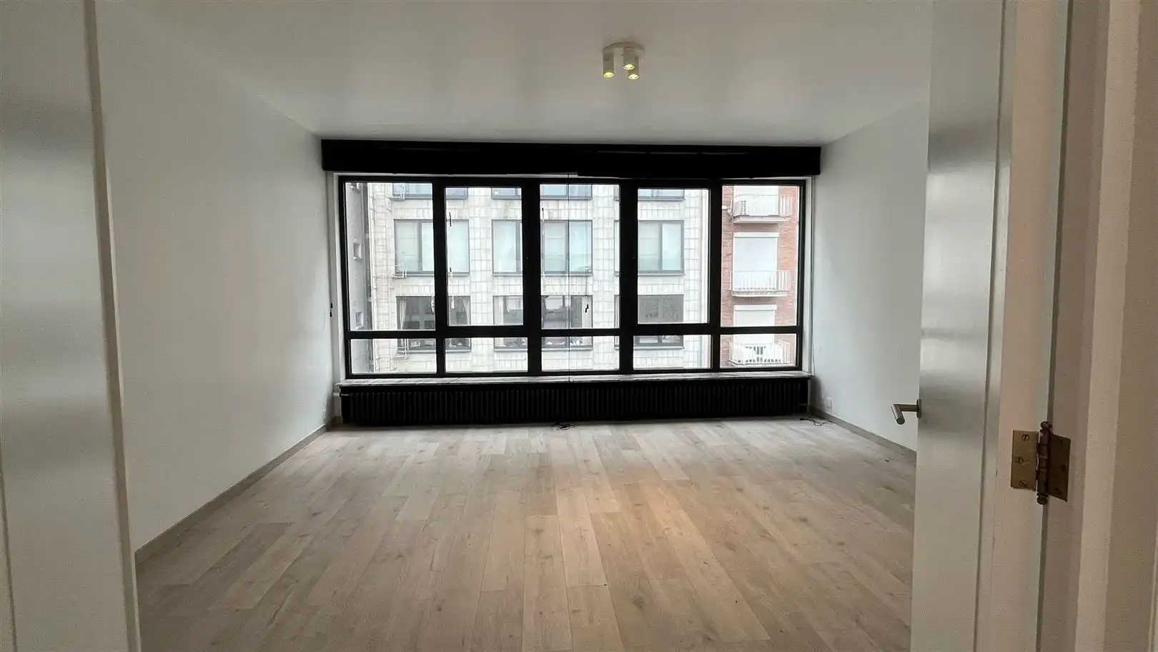 Gloednieuw gerenoveerd appartement in centrum Antwerpen foto 5