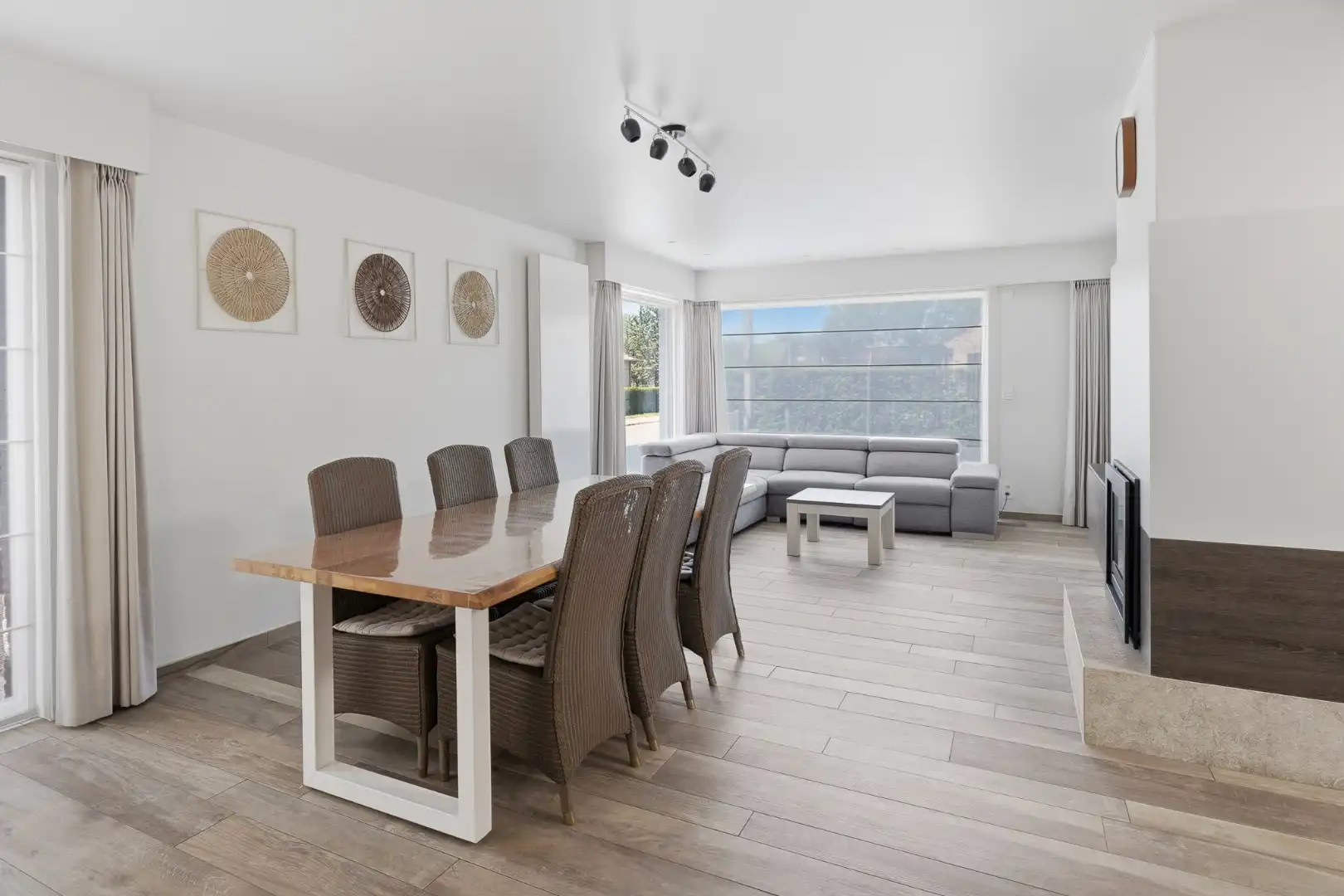 Volledig instapklare bungalow met praktijkruimte foto 3