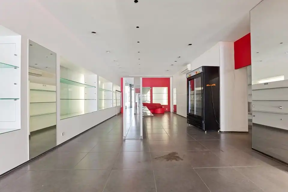 ICONISCH HANDELSPAND MET LUXUEUZE WOONST OP DE GROTE MARKT VAN SINT-TRUIDEN foto 38