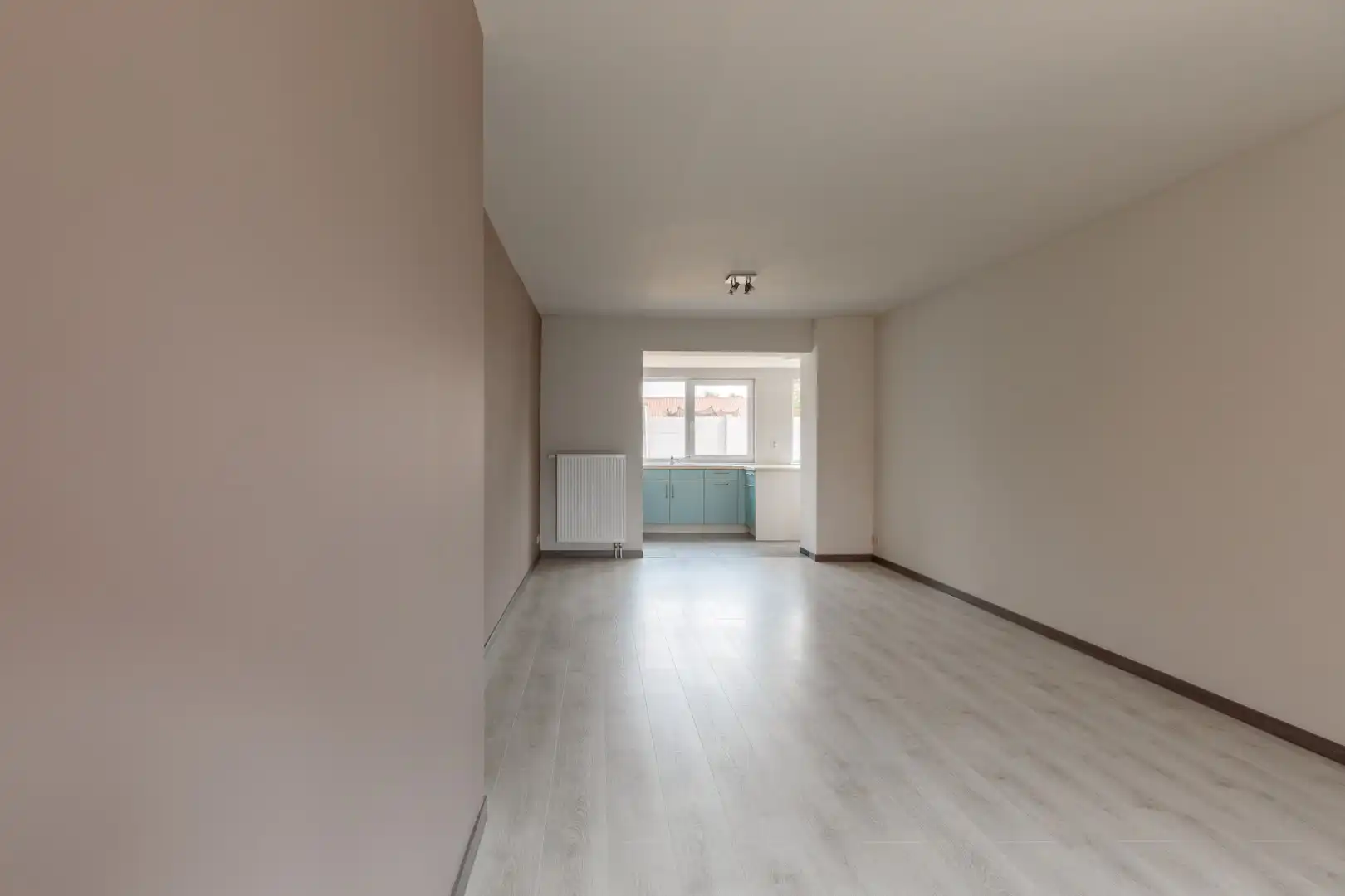 Grote dorpswoning helemaal opgefrist foto 9