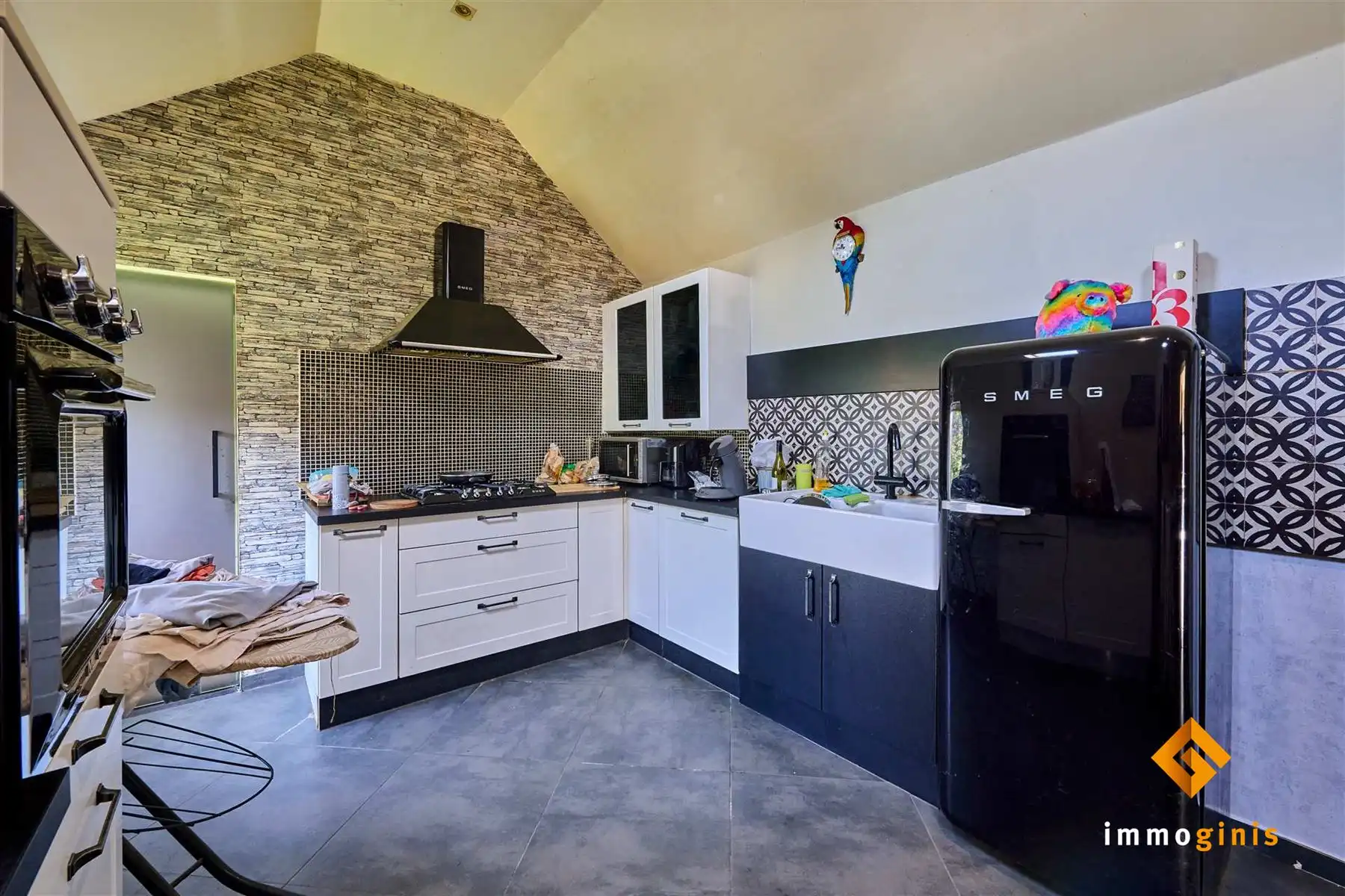 Knusse, te renoveren woning met 3 slaapkamers op een ruim perceel van 8a62ca! foto 6