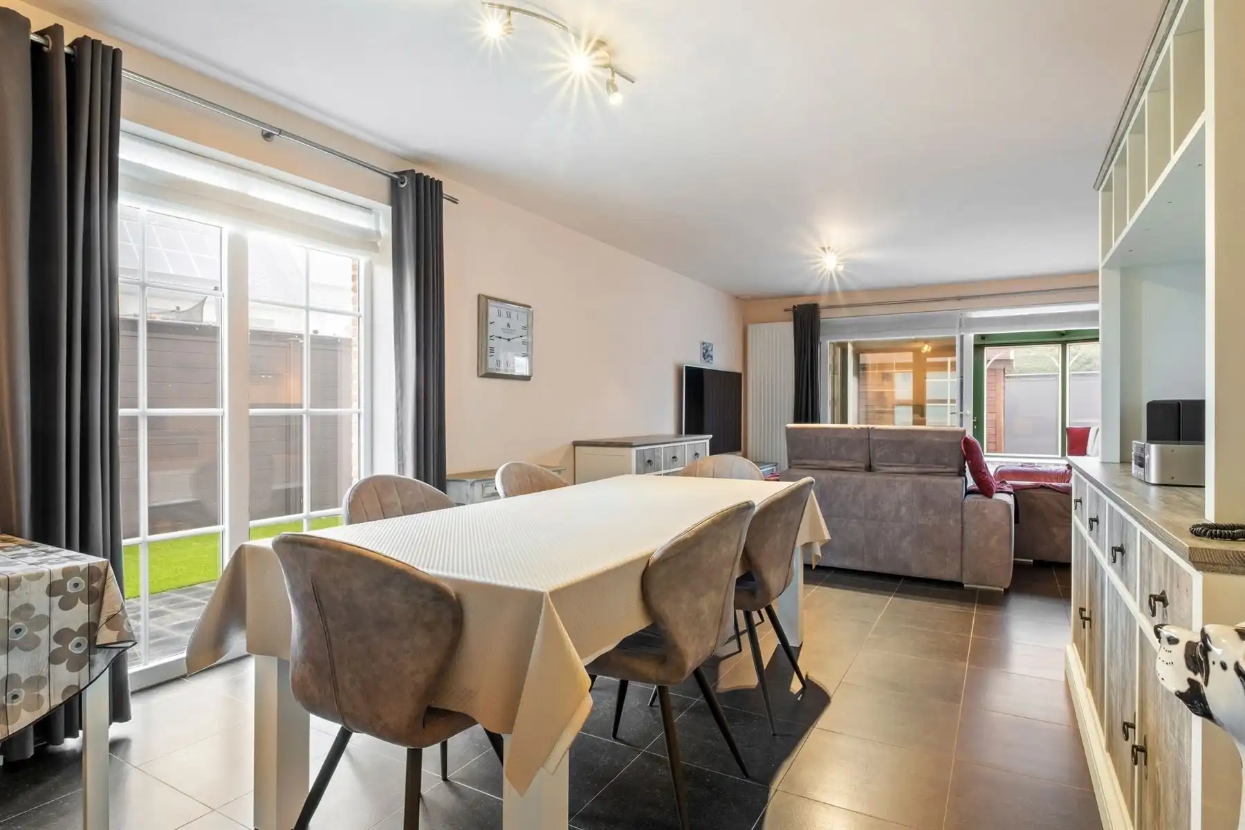 Recente woning met drie ruime slaapkamers en garage foto 3