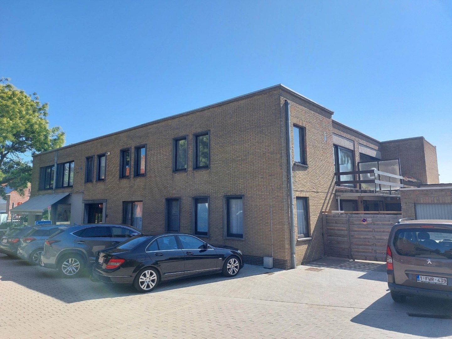 Zonnig hoekappartement foto {{pictureIndex}}
