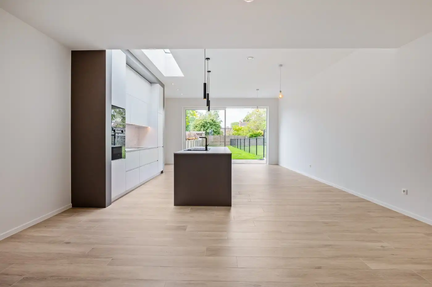 Ruime nieuwbouwwoning met 3 slpk., grote tuin en inpandige garage foto 3