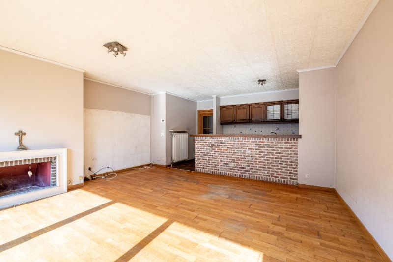 Op te knappen appartement met 3 slpks en afgesloten garage. foto 3