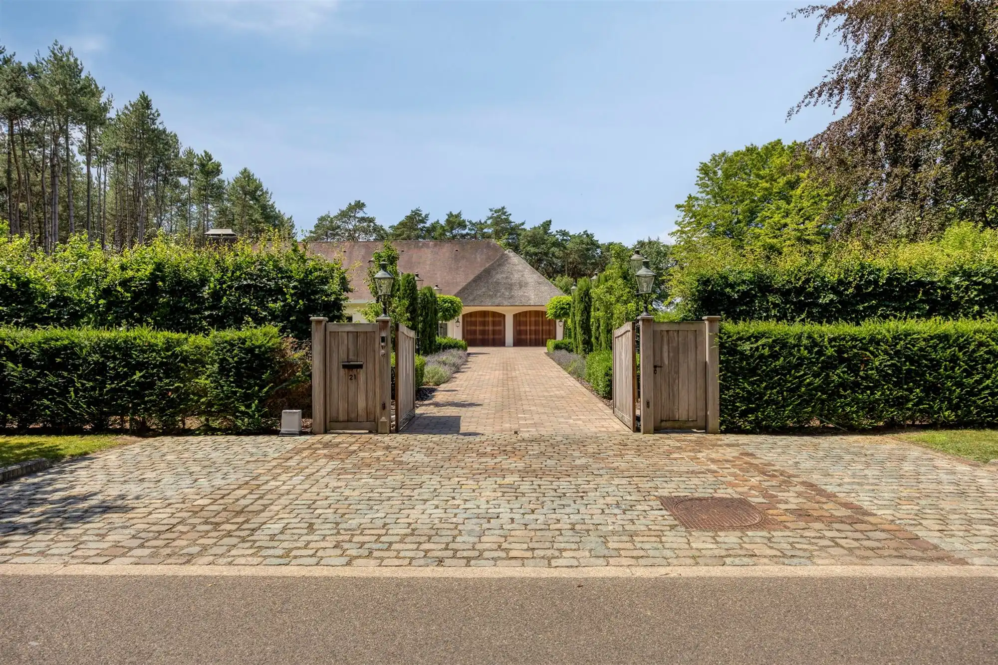 Landelijke luxe: unieke villa op ca. 11.000 m² privé-domein foto 5