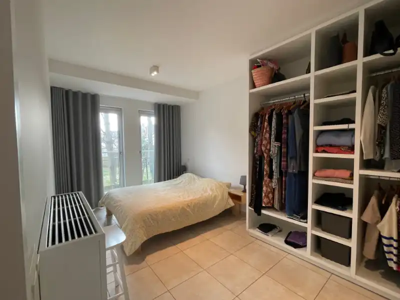 Instapklaar modern appartement met 2 slaapkamers en garage foto 13