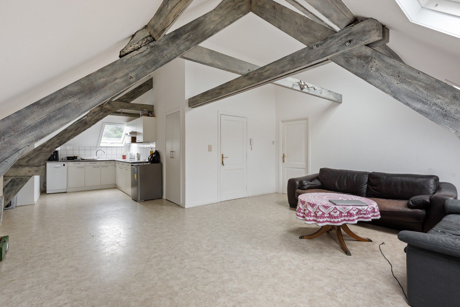 Dakappartement in Wijnegem centrum te huur foto 3