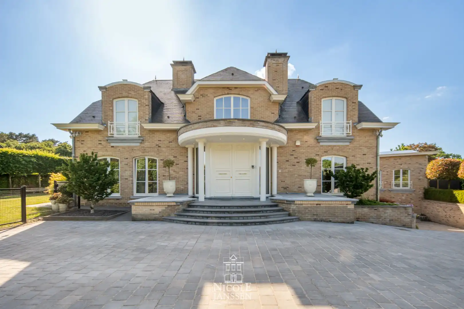 Karaktervolle luxueuze villa  foto {{pictureIndex}}