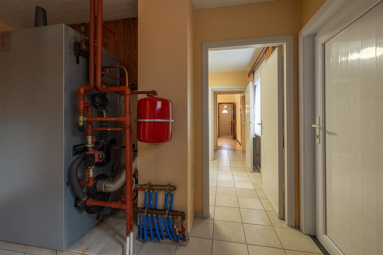 Temidden van agrarisch gebied, grenzend aan bos foto 44