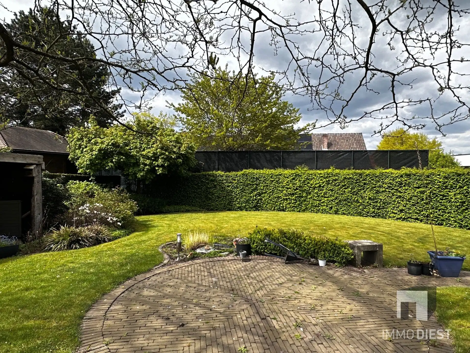 Gezinswoning met 4 slaapkamers en mooie tuin foto 3