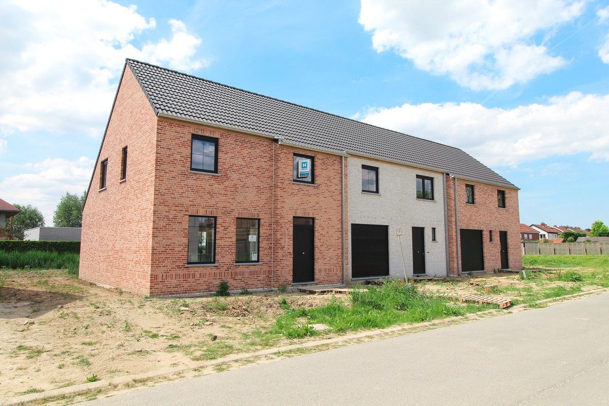 Laatste instapklare nieuwbouwwoning te Wevelgem foto {{pictureIndex}}
