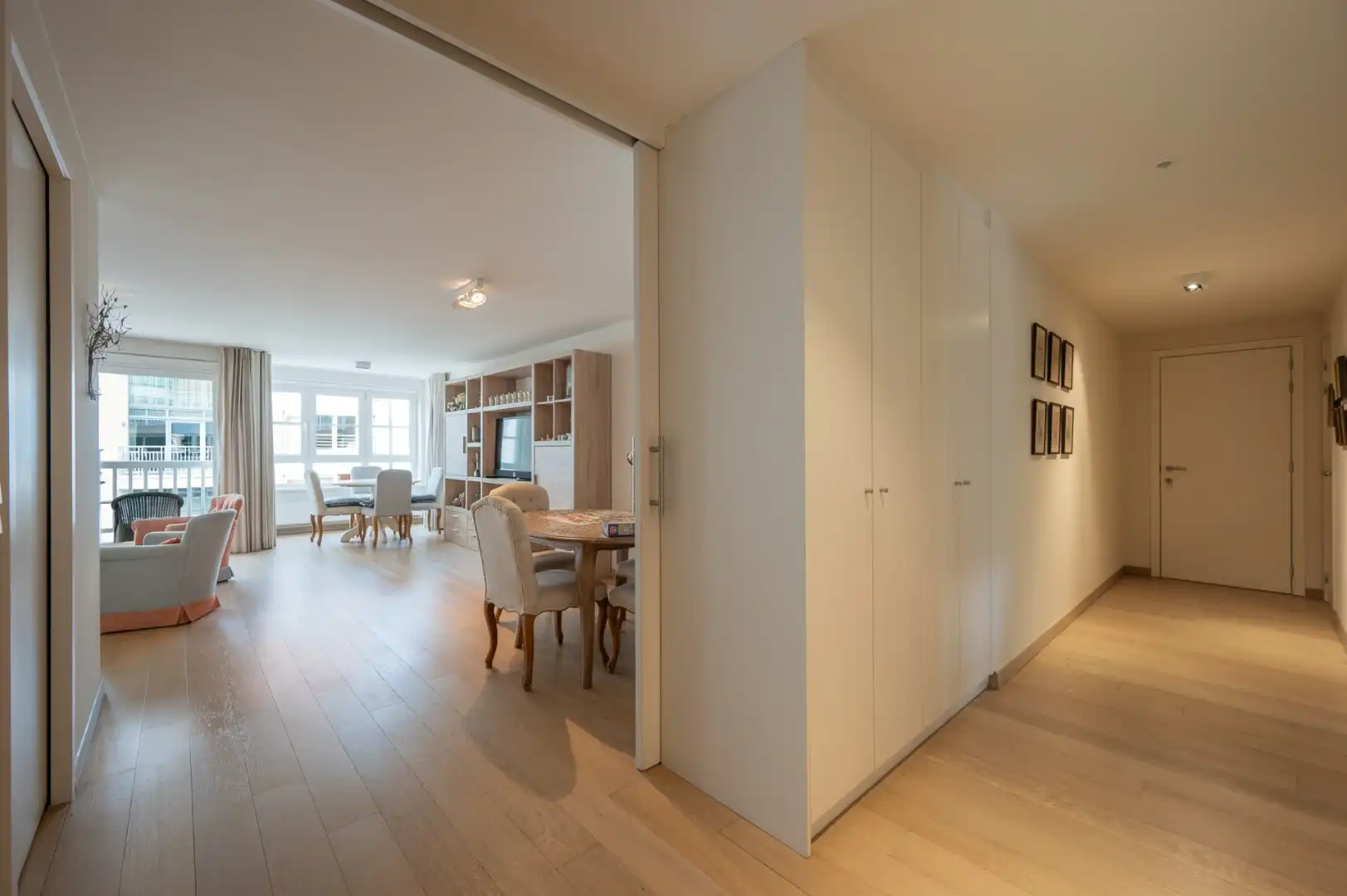 Ruim recent appartement met terras op centrale gegeerde ligging in het Zoute (Dumortierlaan) foto 4