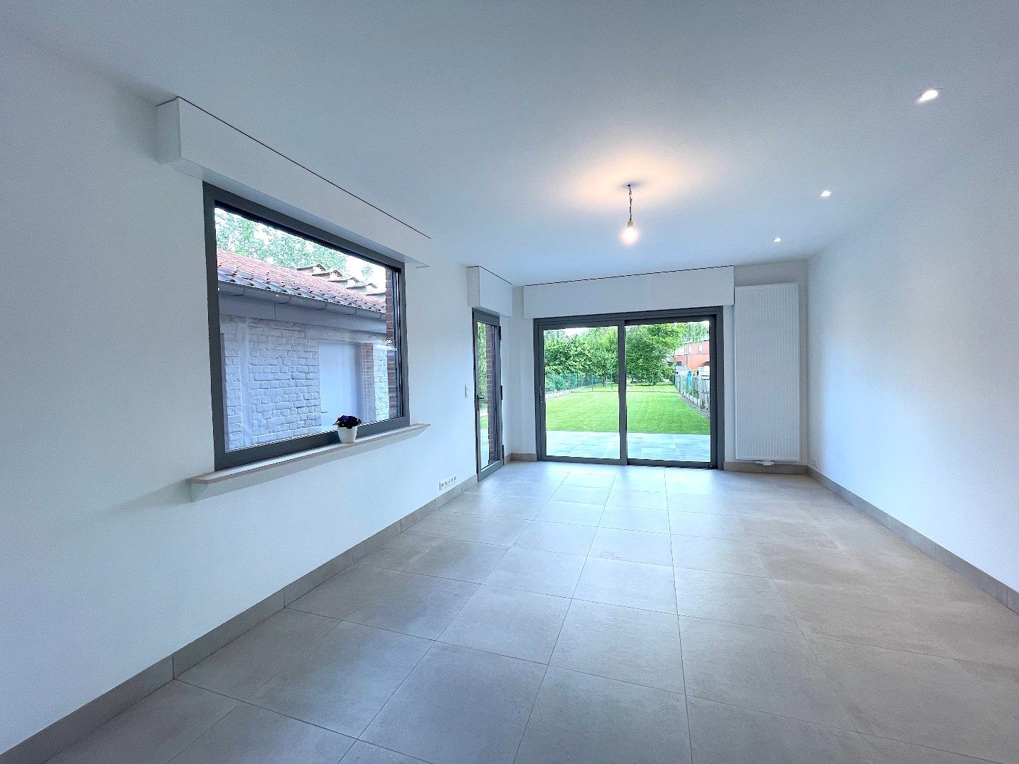 Prachtige, gerenoveerde woning met 3 slaapkamers en grote tuin! foto 6